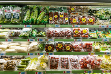 超市冷藏蔬菜水果区内景
