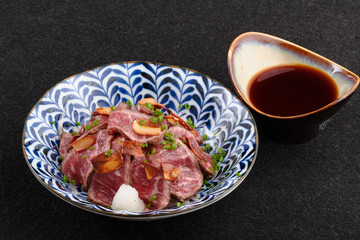 生吃牛肉刺身