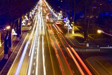 城市夜景汽车灯光轨迹