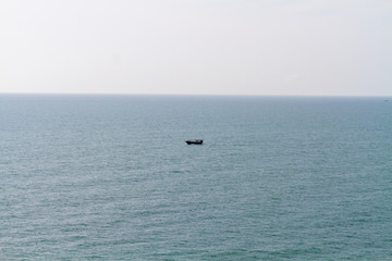 海上孤舟