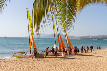 海南三亚天涯海角游览区沙滩帆船