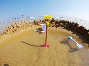 沙滩玩沙亲子游戏