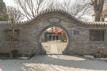 中式圆门