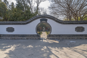 中式围墙圆门