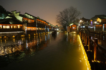 江南水乡乌镇西栅的夜景