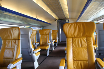黄皮座椅列车