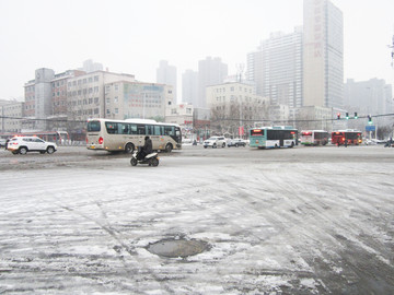 雪后城市街道