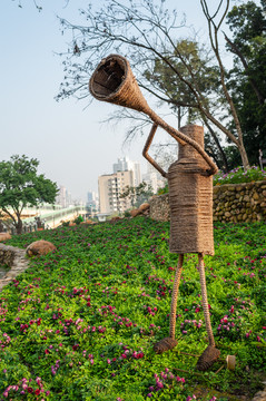 吹喇叭的稻草人