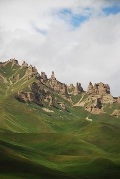 巴音布鲁克草原天山石林