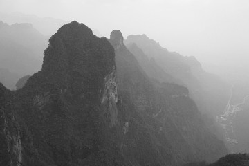 张家界天门山群山万壑