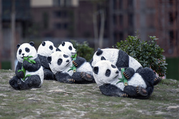熊猫1公园2宝贝3塑像