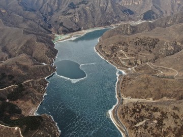 结冰黄松峪水库