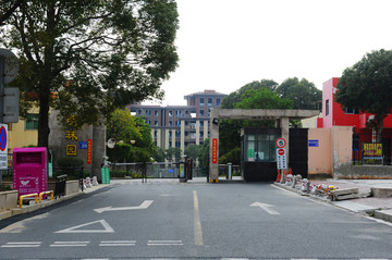 小区大门