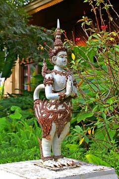 傣族传统人物雕塑