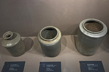 青瓷筒形罐