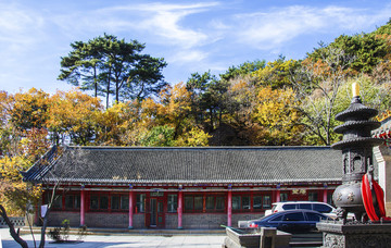 千山香岩寺法堂与树木山林