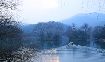 烟雨西湖