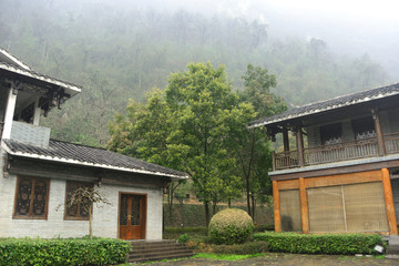中式庭院青瓦青砖房