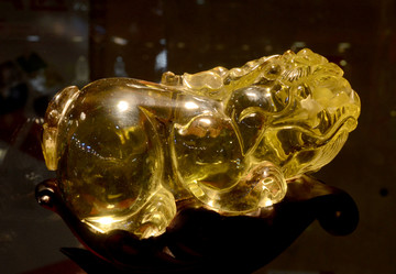 黄水晶貔貅雕刻件