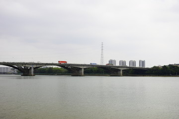 跨河大桥