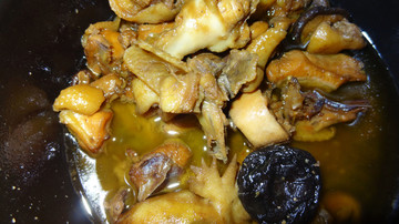 砂锅香菇煲鸡