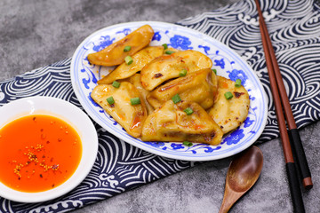 红油水饺