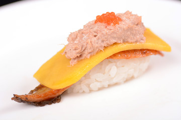 吞沙香芒鳗鱼寿司