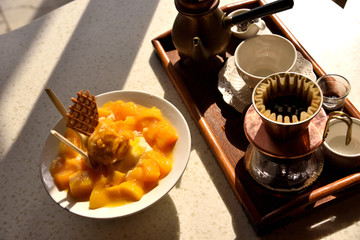 台湾小吃芒果沙冰和手冲咖啡