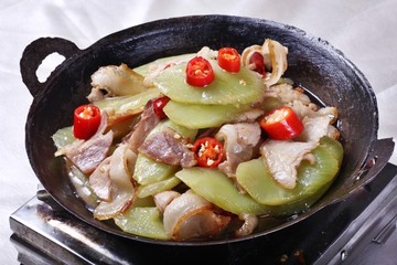 干锅青笋腊肉