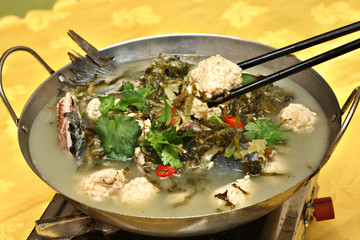 酸菜鱼炖肉丸