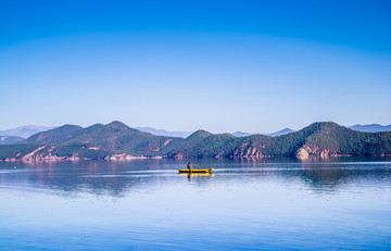 泸沽湖山水