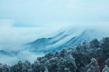 云雾庐山雪景