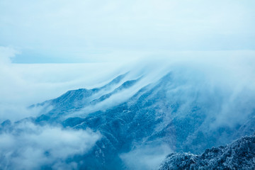 云雾庐山雪景