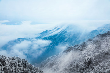 云雾庐山雪景