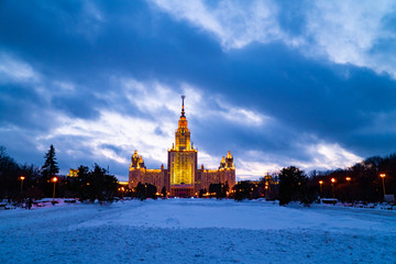 冬天的莫斯科大学夜景