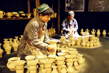 新疆维吾尔族传统手工喀什土陶