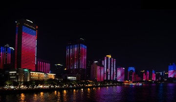 珠江边建筑群夜景