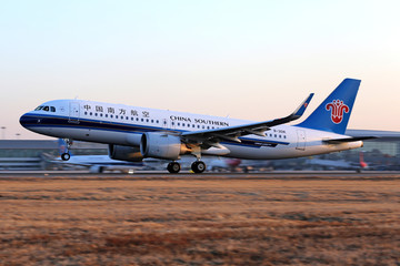南航空客A320Neo飞机起飞
