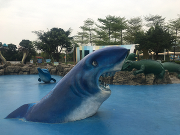 鲨鱼雕塑