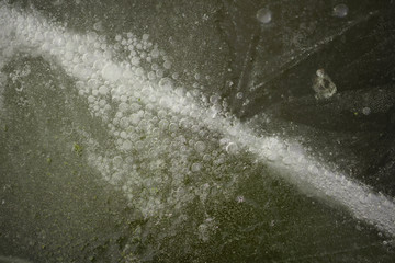 河水里的冰