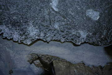 河水里的冰