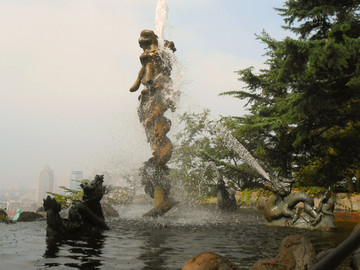 青岛信号山公园五龙潭喷泉雕塑