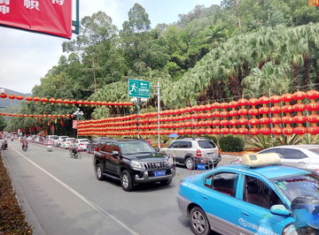 春节圭峰山圭峰路的灯笼