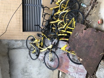 废弃的共享单车