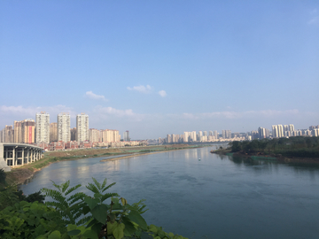 嘉陵江边