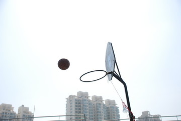 屋顶篮球