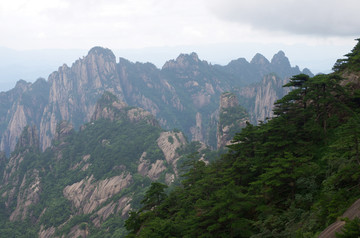 群峰竞秀