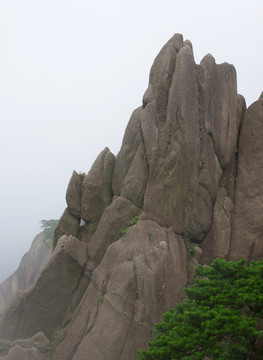 奇峰突起