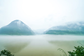 浓雾中的江面