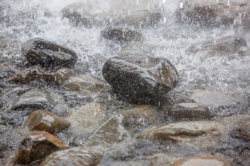 雨水石头